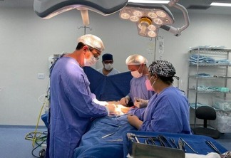 Procedimento cirúrgico no Hospital Geral de Roraima - Foto: Sesau