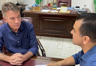 O governador Antonio Denarium em conversa com o então deputado Evangelista Siqueira (Foto: Divulgação)