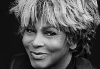 Tina Turner nasceu nos Estados Unidos e iniciou carreira ainda jovem como vocalista da Ike & Tina Turner Revue. (Foto: reprodução/Peter Lindbergh)