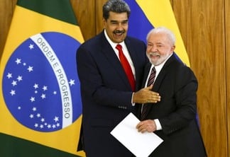 O presidente brasileiro Lula com o ditador venezuelano Nicolás Maduro, no Palácio do Planalto (Foto: Marcelo Camargo/Agência Brasil)