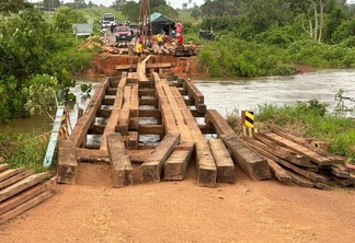 A reforma em uma das cabeceiras da ponte do igarapé Grotão começou no dia 15 de maio. (Foto: arquivo pessoal)
