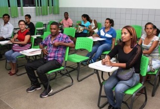 Mercado de trabalho é tema de palestra para migrantes em Roraima