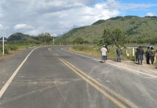 Indígenas bloquearam a BR-174, sentido Pacaraima (Foto: PRF)