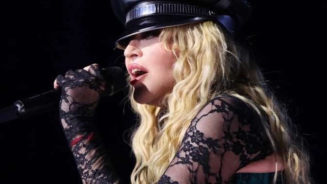 O show é um passeio pela carreira de mais de 40 anos de Madonna, com sucessos do seu primeiro álbum como "Holiday", passando por hits como "Like a Prayer", "La Isla Bonita" e "Celebration" (Foto: Divulgação)
