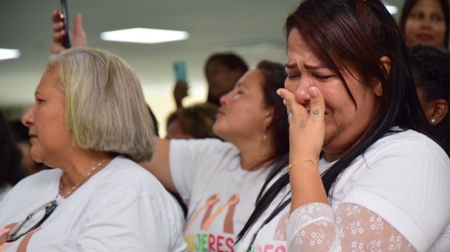 As beneficiárias se emocionaram durante o evento (Foto: Nilzete Franco/FolhaBV)