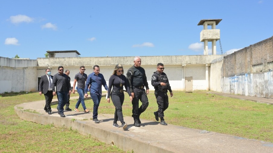 Membros da comissão da Assembleia Legislativa de Roraima na Penitenciária Agrícola de Monte Cristo (Foto: Jader Souza/SupCom ALE-RR)