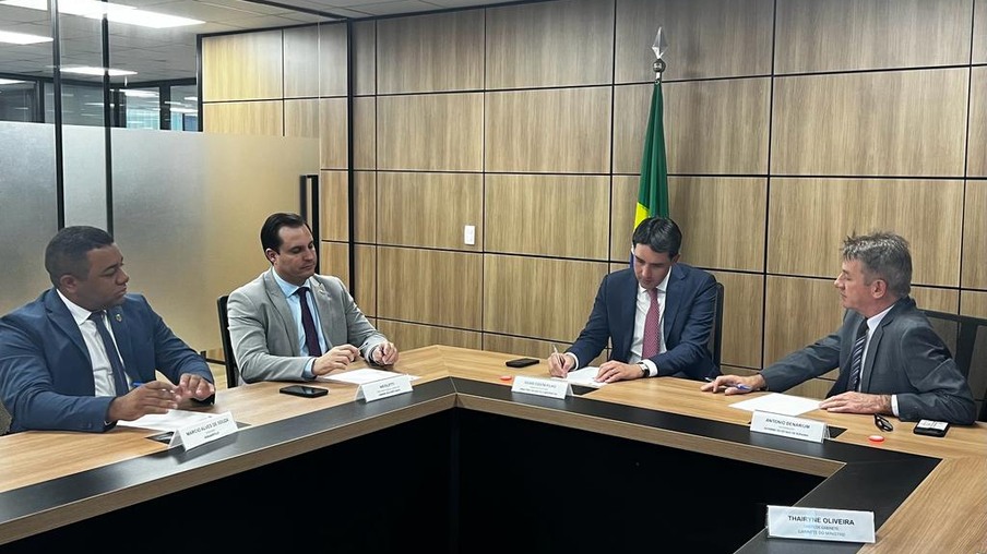 Reunião entre ministro e representantes de Roraima foi realizada nessa terça-feira (17) (Foto: Divugação/Secom-RR)