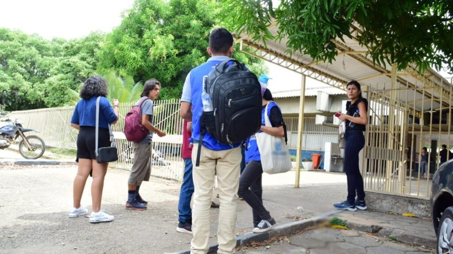 Candidatos realizaram prova na Escola Estadual Gonçalves Dias. (Foto: Nilzete Franco/FolhaBV)