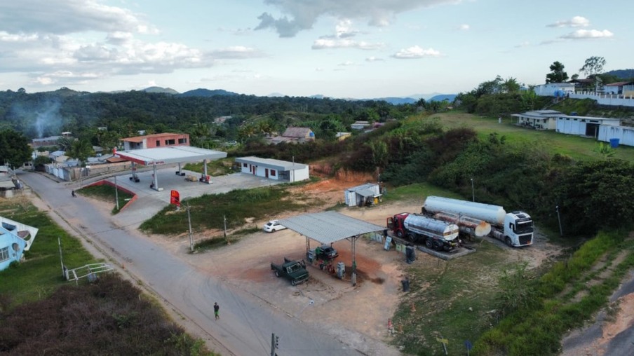 Posto provisório de combustível em Pacaraima (Foto: João Kleber Soares)
