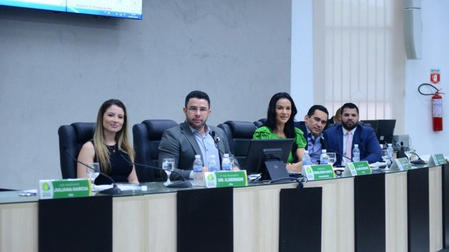 A mesa diretora da Câmara Municipal de Boa Vista, presidida pelo vereador Genilson Costa, nesta terça-feira (Foto: Reynesson Damasceno/CMBV)