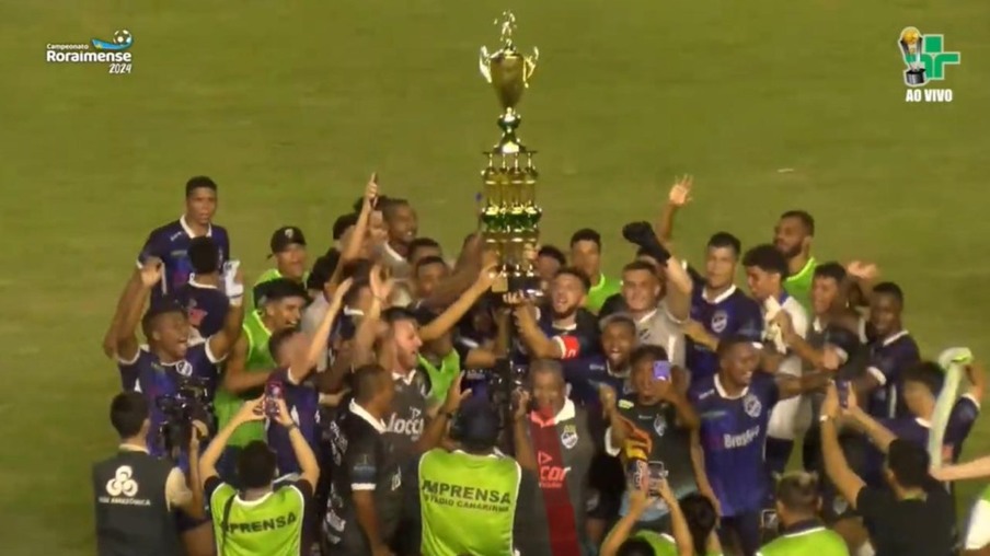 Jogadores do São Raimundo vibram com título do Campeonato Roraimense (Foto: Reprodução TV Cultura)