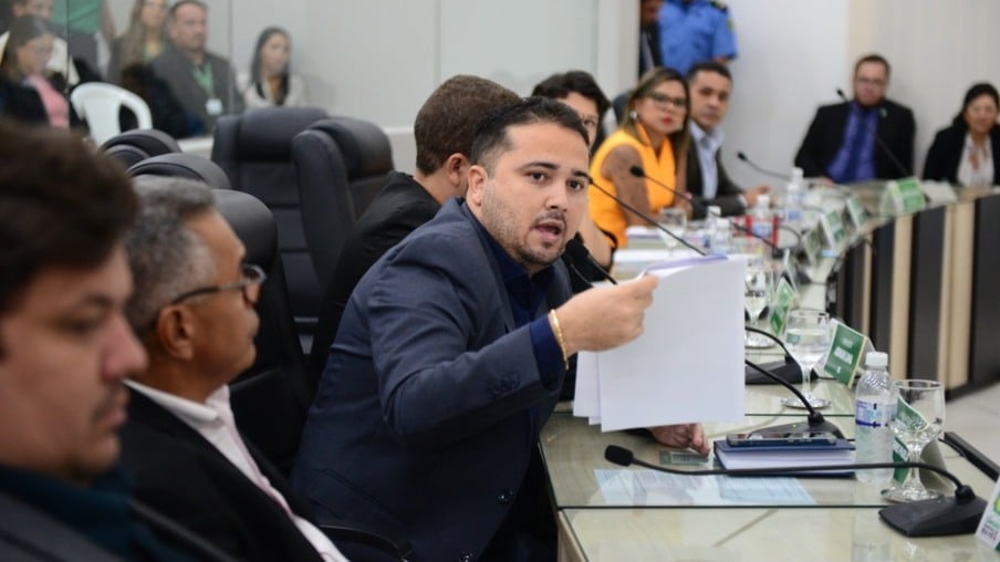 O vereador Julyerre Pablo durante sessão na Câmara Municipal de Boa Vista (Foto: Reynesson Damasceno/CMBV)