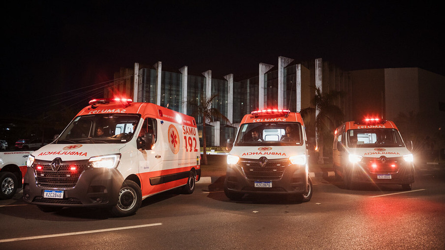 Novas ambulâncias do Samu entregues para a Secretaria Municipal de Saúde (Foto: Giovani Oliveira/Semuc)