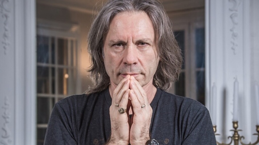 Vocalista do Iron Maiden, Bruce Dickinson vai a Manaus para palestra de tecnologia