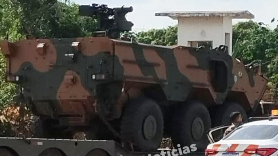 Tanque do Exército do Brasil em Pacaraima (Foto: Pacaraima Notícias)
