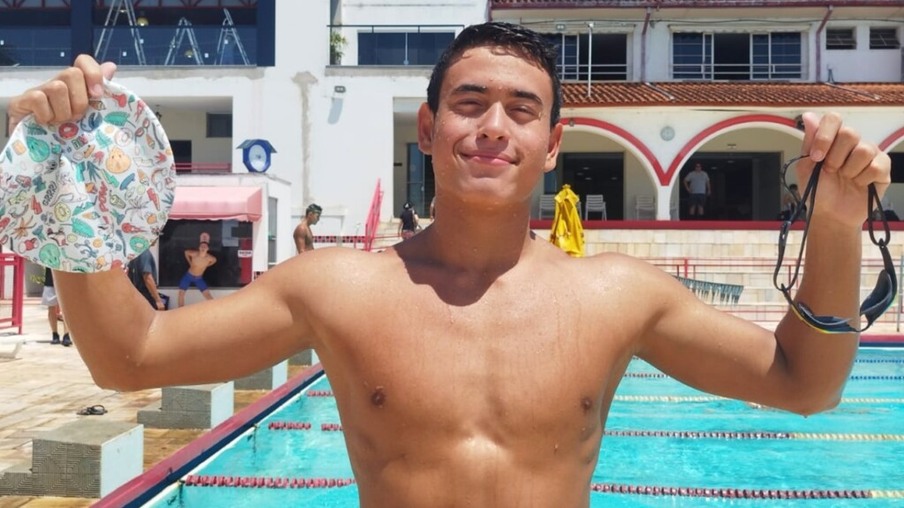 O nadador roraimense Yago Araújo em Mococa, para a disputa do principal torneio de base do Brasil, o Troféu Chico Piscina (Foto: Arquivo pessoal)
