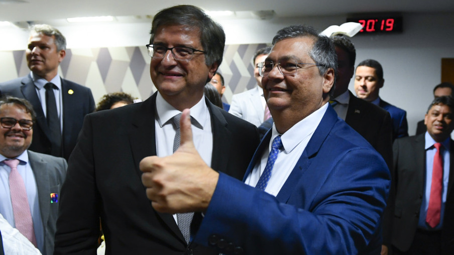 Paulo Gonet e Flávio Dino após sabatina na CCJ do Senado (Foto: Marcos Oliveira/Agência Senado)