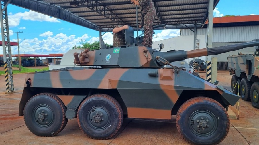 Exército Brasileiro envia modelos de tanque para Boa Vista, a partir de Campo Grande (Foto: CMO)