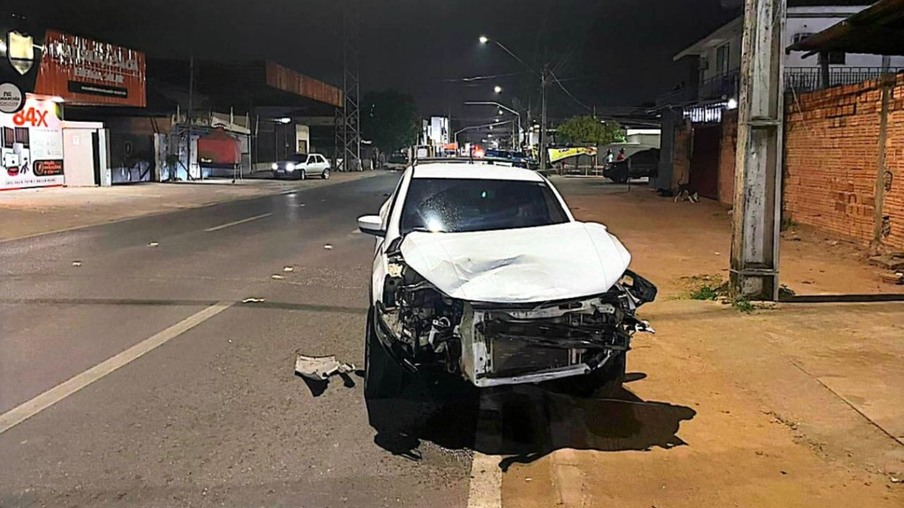 Frente do carro ficou destruída (Foto: Divulgação/PMRR)