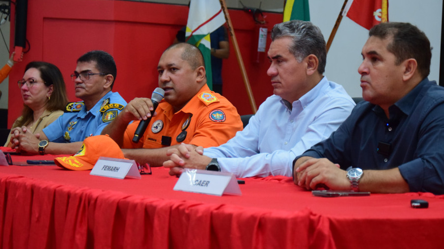 Coletiva de imprensa com representantes do governo estadual sobre a crise da estiagem em Roraima (Foto: Nilzete Franco/FolhaBV)