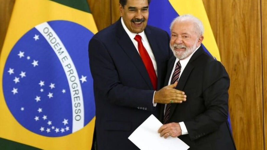 O presidente brasileiro Lula com o ditador venezuelano Nicolás Maduro, no Palácio do Planalto (Foto: Marcelo Camargo/Agência Brasil)
