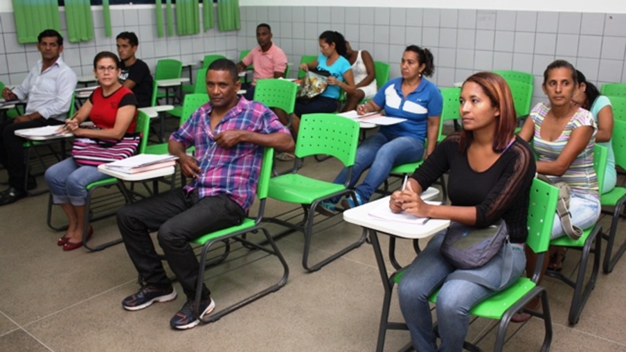 Mercado de trabalho é tema de palestra para migrantes em Roraima